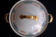 HAAS & CZJZEK-BLACK KNIGHT- CAMBRIDGE- ROUND COVERED SERVING BOWL  .....   http://jaapiesfinechinastore.com