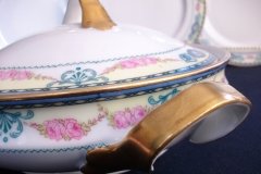 HAAS & CZJZEK-BLACK KNIGHT- CAMBRIDGE- ROUND COVERED SERVING BOWL  .....   http://jaapiesfinechinastore.com