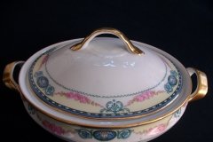 HAAS & CZJZEK-BLACK KNIGHT- CAMBRIDGE- ROUND COVERED SERVING BOWL  .....   http://jaapiesfinechinastore.com