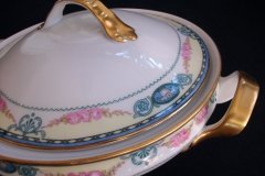 HAAS & CZJZEK-BLACK KNIGHT- CAMBRIDGE- ROUND COVERED SERVING BOWL  .....   http://jaapiesfinechinastore.com