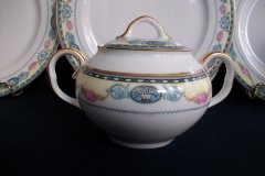 HAAS & CZJZEK-BLACK KNIGHT- CAMBRIDGE- COVERED SUGAR BOWL  .....   http://jaapiesfinechinastore.com