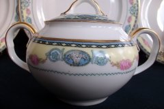 HAAS & CZJZEK-BLACK KNIGHT- CAMBRIDGE- COVERED SUGAR BOWL  .....   http://jaapiesfinechinastore.com