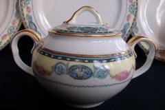 HAAS & CZJZEK-BLACK KNIGHT- CAMBRIDGE- COVERED SUGAR BOWL  .....   http://jaapiesfinechinastore.com