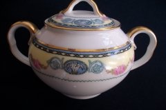 HAAS & CZJZEK-BLACK KNIGHT- CAMBRIDGE- COVERED SUGAR BOWL  .....   http://jaapiesfinechinastore.com