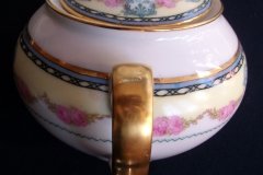 HAAS & CZJZEK-BLACK KNIGHT- CAMBRIDGE- COVERED SUGAR BOWL  .....   http://jaapiesfinechinastore.com