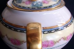HAAS & CZJZEK-BLACK KNIGHT- CAMBRIDGE- COVERED SUGAR BOWL  .....   http://jaapiesfinechinastore.com