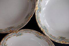 HAVILAND #24241 RIBBON BOW & BOUGH-  BERRY BOWL  .....   http://jaapiesfinechinastore.com