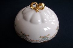 HAVILAND #24241 RIBBON BOW & BOUGH-  COVERED BUTTER DISH  .....   http://jaapiesfinechinastore.com