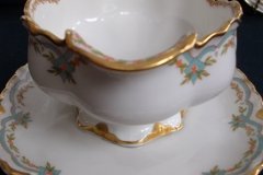 HAVILAND #24241 RIBBON BOW & BOUGH-  GRAVY BOAT   .....   http://jaapiesfinechinastore.com