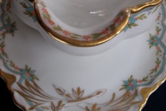 HAVILAND #24241 RIBBON BOW & BOUGH-  GRAVY BOAT   .....   https://www.jaapiesfinechinastore.com