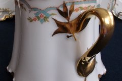 HAVILAND #24241 RIBBON BOW & BOUGH- COVERED SUGAR BOWL    .....   http://jaapiesfinechinastore.com