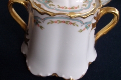 HAVILAND #24241 RIBBON BOW & BOUGH- COVERED SUGAR BOWL    .....   https://www.jaapiesfinechinastore.com