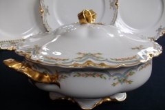 HAVILAND #24241 RIBBON BOW & BOUGH-  COVERED SERVING BOWL  .....   http://jaapiesfinechinastore.com
