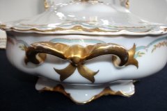HAVILAND #24241 RIBBON BOW & BOUGH-  COVERED SERVING BOWL  .....   http://jaapiesfinechinastore.com
