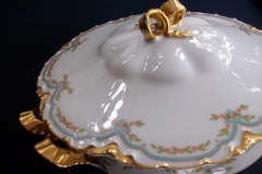 HAVILAND #24241 RIBBON BOW & BOUGH-  COVERED SERVING BOWL  .....   https://www.jaapiesfinechinastore.com