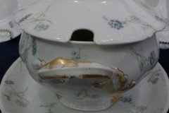 HAVILAND BLUE CORNFLOWER- SOUP TUREEN ..... http://jaapiesfinechinastore.com