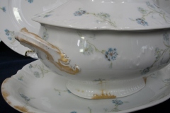 HAVILAND BLUE CORNFLOWER- SOUP TUREEN ..... https://www.jaapiesfinechinastore.com