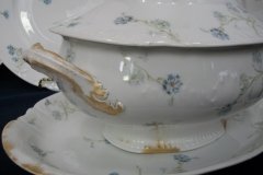 HAVILAND BLUE CORNFLOWER- SOUP TUREEN ..... http://jaapiesfinechinastore.com