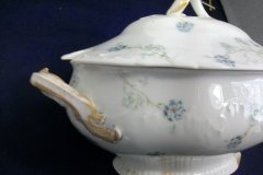 HAVILAND BLUE CORNFLOWER- SOUP TUREEN ..... http://jaapiesfinechinastore.com