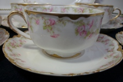 HAVILAND FLORAL GARLAND SCH 525- CUP & SAUCER ..... https://www.jaapiesfinechinastore.com