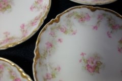 HAVILAND FLORAL GARLAND SCH 525-  BUTTER PAT..... http://jaapiesfinechinastore.com