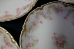 HAVILAND FLORAL GARLAND SCH 525-  BUTTER PAT..... http://jaapiesfinechinastore.com