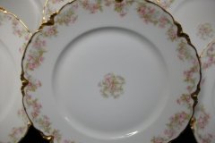 HAVILAND FLORAL GARLAND SCH 525- DINNER PLATE 9 5/8" ..... http://jaapiesfinechinastore.com