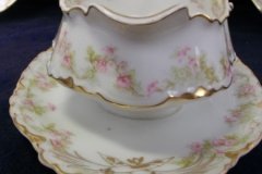 HAVILAND FLORAL GARLAND SCH 525- GRAVY BOAT WITH ATTACHED UNDERPLATE   ..... http://jaapiesfinechinastore.com