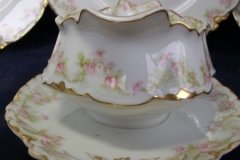 HAVILAND FLORAL GARLAND SCH 525- GRAVY BOAT WITH ATTACHED UNDERPLATE   ..... http://jaapiesfinechinastore.com