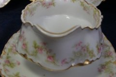 HAVILAND FLORAL GARLAND SCH 525- GRAVY BOAT WITH ATTACHED UNDERPLATE   ..... http://jaapiesfinechinastore.com