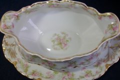 HAVILAND FLORAL GARLAND SCH 525- GRAVY BOAT WITH ATTACHED UNDERPLATE   ..... http://jaapiesfinechinastore.com