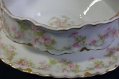 HAVILAND FLORAL GARLAND SCH 525- GRAVY BOAT WITH ATTACHED UNDERPLATE   ..... http://jaapiesfinechinastore.com