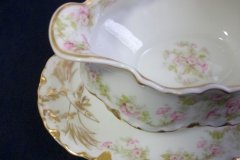 HAVILAND FLORAL GARLAND SCH 525- GRAVY BOAT WITH ATTACHED UNDERPLATE   ..... http://jaapiesfinechinastore.com