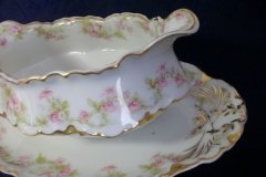 HAVILAND FLORAL GARLAND SCH 525- GRAVY BOAT WITH ATTACHED UNDERPLATE   ..... http://jaapiesfinechinastore.com