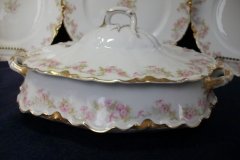 HAVILAND FLORAL GARLAND SCH 525- OVAL COVERED  SERVING BOWL   ..... http://jaapiesfinechinastore.com
