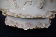 HAVILAND FLORAL GARLAND SCH 525- OVAL COVERED  SERVING BOWL   ..... https://www.jaapiesfinechinastore.com