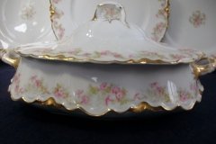 HAVILAND FLORAL GARLAND SCH 525- OVAL COVERED  SERVING BOWL   ..... http://jaapiesfinechinastore.com