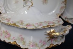 HAVILAND FLORAL GARLAND SCH 525- OVAL COVERED  SERVING BOWL   ..... http://jaapiesfinechinastore.com
