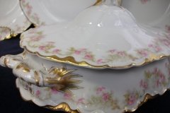 HAVILAND FLORAL GARLAND SCH 525- OVAL COVERED  SERVING BOWL   ..... http://jaapiesfinechinastore.com