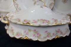 HAVILAND FLORAL GARLAND SCH 525- OVAL COVERED  SERVING BOWL   ..... https://www.jaapiesfinechinastore.com