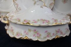 HAVILAND FLORAL GARLAND SCH 525- OVAL COVERED  SERVING BOWL   ..... http://jaapiesfinechinastore.com