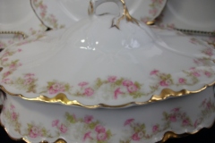 HAVILAND FLORAL GARLAND SCH 525- OVAL COVERED  SERVING BOWL   ..... https://www.jaapiesfinechinastore.com