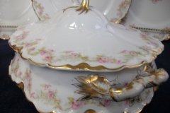 HAVILAND FLORAL GARLAND SCH 525- OVAL COVERED  SERVING BOWL   ..... http://jaapiesfinechinastore.com