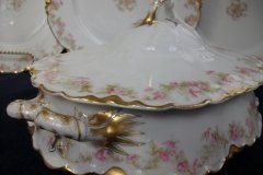HAVILAND FLORAL GARLAND SCH 525- OVAL COVERED  SERVING BOWL   ..... http://jaapiesfinechinastore.com