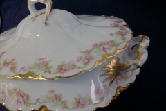 HAVILAND FLORAL GARLAND SCH 525- OVAL COVERED  SERVING BOWL   ..... https://www.jaapiesfinechinastore.com