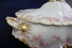 HAVILAND FLORAL GARLAND SCH 525- OVAL COVERED  SERVING BOWL   ..... http://jaapiesfinechinastore.com