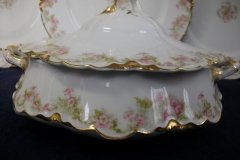 HAVILAND FLORAL GARLAND SCH 525- ROUND COVERED  SERVING BOWL   ..... http://jaapiesfinechinastore.com