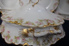 HAVILAND FLORAL GARLAND SCH 525- ROUND COVERED  SERVING BOWL   ..... https://www.jaapiesfinechinastore.com