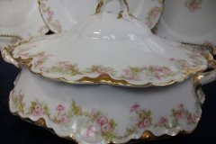 HAVILAND FLORAL GARLAND SCH 525- ROUND COVERED  SERVING BOWL   ..... http://jaapiesfinechinastore.com