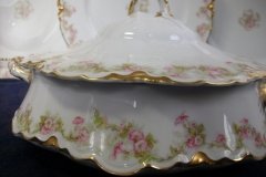 HAVILAND FLORAL GARLAND SCH 525- ROUND COVERED  SERVING BOWL   ..... http://jaapiesfinechinastore.com